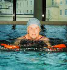 Sportliche Bettigung im Schwimmbad