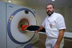 Prof. Dr. Wolfgang Mohnike am CT